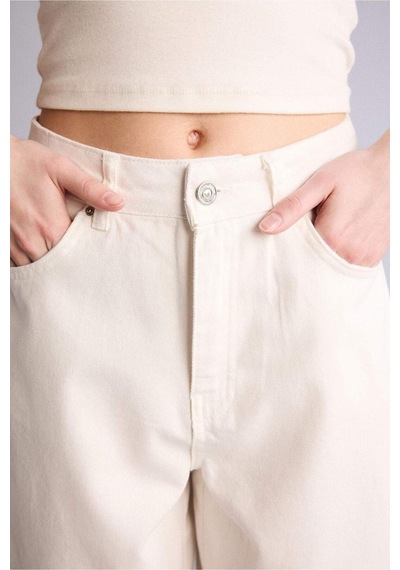 Defacto Normal Bel Kısa Paça Gabardin Bermuda F3133ax26smwt84 Beyaz-wt84