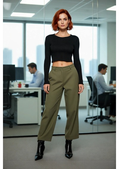 Ersefa Stil Modern Kadın Crop Standart Kol Bisiklet Yaka Kalp Aksesuarlı Siyah