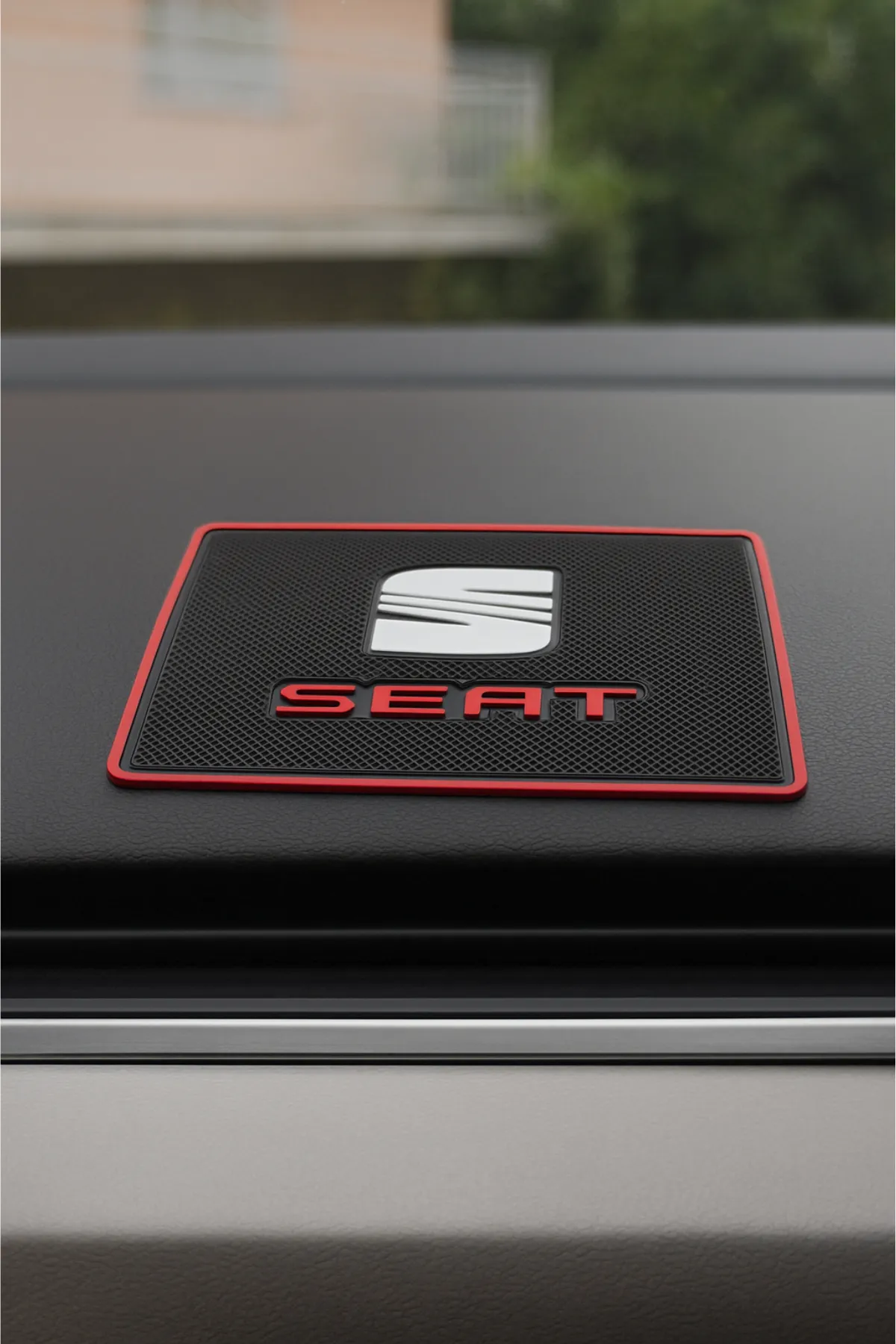 Seat Logolu Torpido Üstü Kaydırmaz Ped / Şık Ve Fonksiyonel Araç Içi Aksesuar Siyah