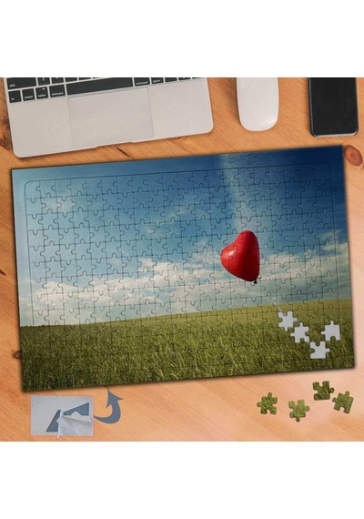 Yeşil Kırlarda Kalpli Balon 240 Parça Puzzle Yapboz Tablo-085