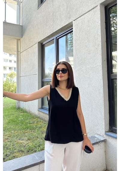 WeShaya Siyah Hasır Detaylı V Yaka, İthal Müslin Kumaş, Basic Kesim, Salaş Kolsuz Bluz & Atlet Siyah WeShaya Siyah Hasır Detaylı V Yaka, İthal Müslin Kumaş, Basic Kesim, Salaş Kolsuz Bluz & Atlet Siyah