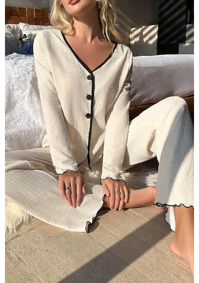 İkikareshop Kadın Beyaz Örme Kumaş V Yaka Düğmeli Rahat Şık Pijama Takımı Çok Renkli