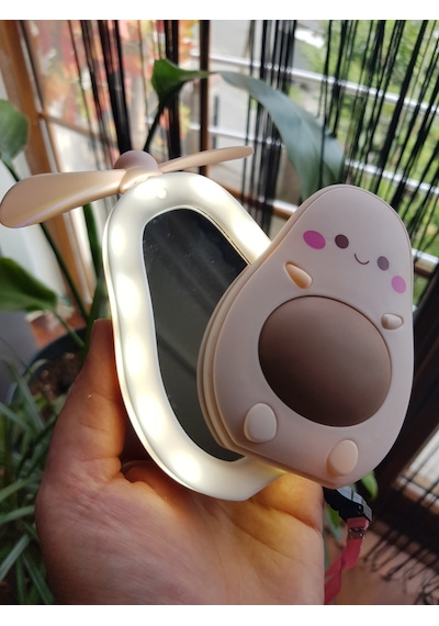 Sevimli Avokado Tasarımlı Led Işıklı Usb Kablolu Mini Fan I Masa Üstü Ve Boyun Kullanımı Vantilatör