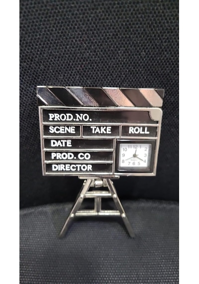 Sinema Klapeti Tasarımlı Miniature Masa Saati, Metal Çinko, Üçayak Standlı, Japon Mekanizmalı, Beyaz Kadran, 10.3 Cm Diğer Sinema Klapeti Tasarımlı Miniature Masa Saati, Metal Çinko, Üçayak Standlı, Japon Mekanizmalı, Beyaz Kadran, 10.3 Cm Diğer