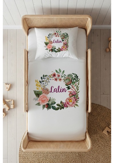 %100 Pamuk Saten İsme Özel İsimli 100x200 Tek Kişilik Lastikli Çarşaf Seti Çiçek Çemberi Beyaz