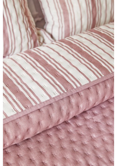 Ocean Home Textile Pamuklu Kapitoneli Bordo Renk Çizgi Desen Çift Kişilik Yatak Örtüsü Seti 1 Adet 250 X 230 / 2 Adet 50 X 70 Cm