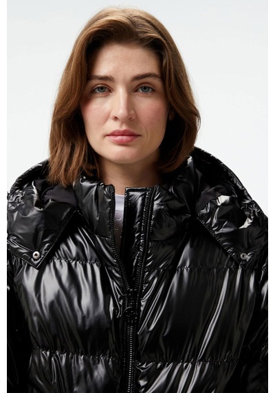 Guess Bice Poly Metallic Coated Kadın Mont Siyah