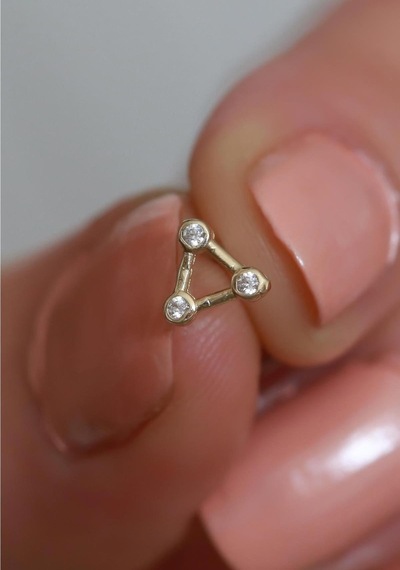 14 Ayar Altın Beyaz Taşlı Üçgen Tragus Piercing Sarı