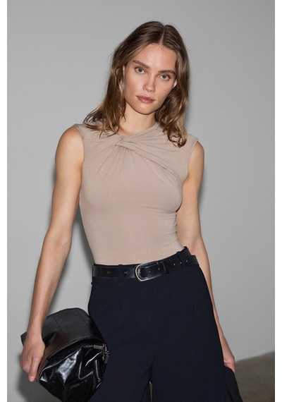 Grımelange Orılenna Kadın Önü Düğüm Detaylı Vücudu Saran Sıfır Kollu Slim Fit Bej Bluz Bej Grımelange Orılenna Kadın Önü Düğüm Detaylı Vücudu Saran Sıfır Kollu Slim Fit Bej Bluz Bej