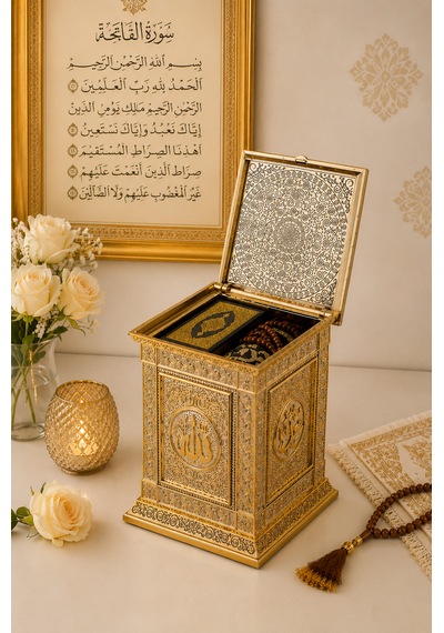 Seccadeli Kur An-ı Kerim Hediye Seti Dekoratif Saklama Kutulu Tespih Dahil 18x22 Cm 1
