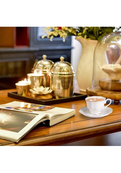 Yeni Bone China Modern Zarif Tasarım Espresso Kahve Fincanları Ve Tabakları Seti 6'li 80 Ml 3 Oz Küçük Beyaz Mini Bardak Seti Altın Kenar Saplı Çok Renkli