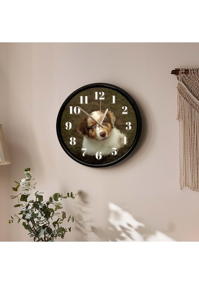 Sevimli Yavru Köpek Temalı Duvar Saati 28 Cm Sessiz Mekanizma Dekoratif Tasarım Çok Renkli