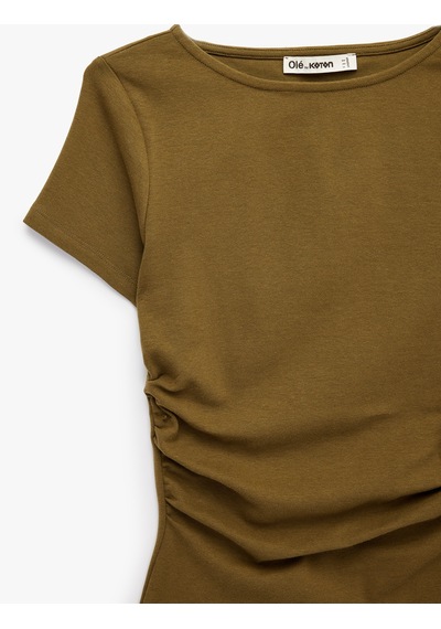 Koton Pamuklu Slim Fit Kayık Yaka Kısa Kollu Drapeli Tişört Yeşil 7wal10350ık Koton Pamuklu Slim Fit Kayık Yaka Kısa Kollu Drapeli Tişört Yeşil 7wal10350ık