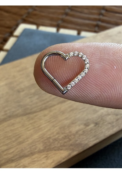 Gerçek G23 Titanium Kalp Modeli Kilitli Titanum Halka Piercing Gümüş