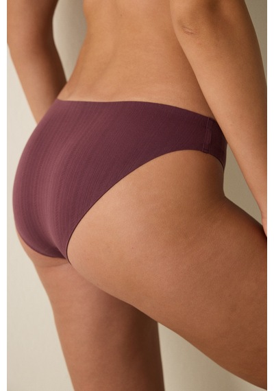 Penti Bordo Pointel Lazer Kesim İz Yapmayan Normal Bel Slip Külot Penti Bordo Pointel Lazer Kesim İz Yapmayan Normal Bel Slip Külot