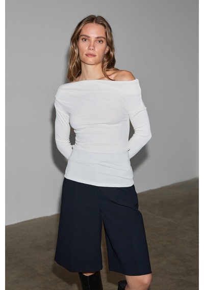 Grımelange OLIVIENN Kadın Omuzu Açık Asimetrik Yakalı Uzun Kollu Slim Fit Ekru Bluz Grımelange OLIVIENN Kadın Omuzu Açık Asimetrik Yakalı Uzun Kollu Slim Fit Ekru Bluz