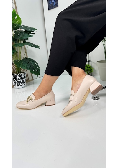 Günlük Kadın Loafer Topuklu Toka Ve Dikiş Detaylı Bağcıklı Küt Burunlu Ayakkabı 700 Bej Günlük Kadın Loafer Topuklu Toka Ve Dikiş Detaylı Bağcıklı Küt Burunlu Ayakkabı 700 Bej