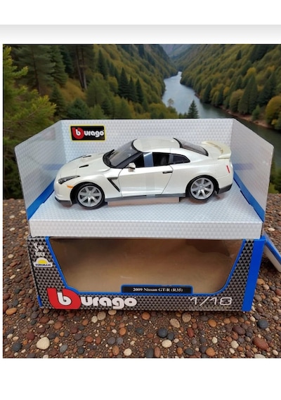 Burago 1:18 2009 Nissan Gt-r R35 Özel Renk Sedefli Beyaz Model Araba
