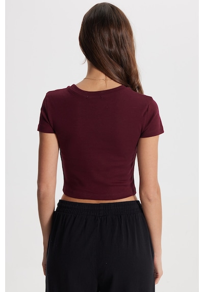 Tudors Kadın Slim Fit Dar Kesim %100 Pamuk Bisiklet Yaka Kısa Kollu Baskılı Bordo Crop Tişört-50533