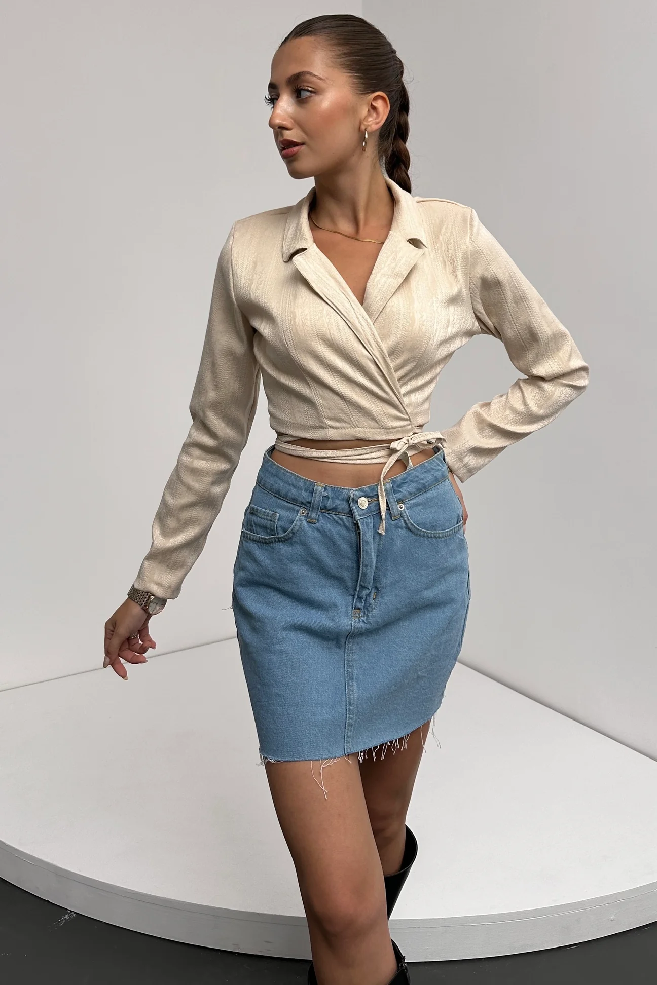 Lirya Prive Gömlek Yaka Beli Bağlamalı Crop Bluz Krem