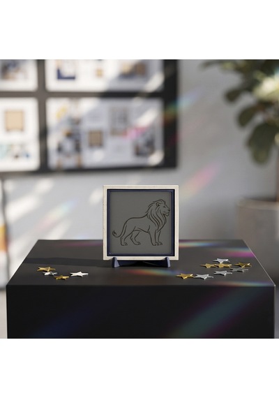 Ayakta Aslan Detaylı Modern Dekoratif Obje, Ev Ve Ofise Karakter Katan Masaüstü Aksesuarı 10x10 Cm