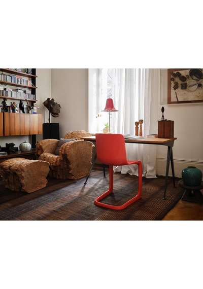 Vitra Evo - C Klasik Sandalye, Modern Yorum, Mat Yüzey, Ergonomik Tasarım, Geri Dönüştürülmüş Malzeme Kırmızı
