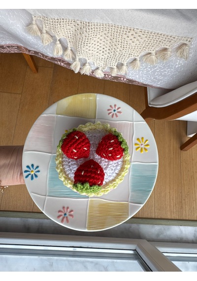 Paris Organik Oyuncak ve Hediyelik Tığ İşi Çilekli Cupcake Aksesuar