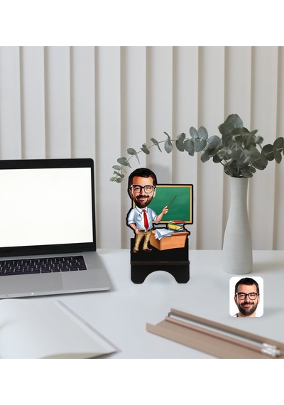 Kişiye Özel Erkek Öğretmen Karikatürlü Ahşap Biblo Telefon Standı (533056758)