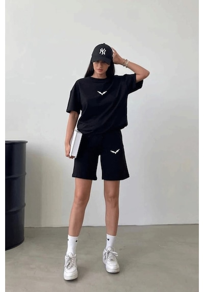 Kanat T-shirt Şort - Siyah Alt Üst Kombin Şort Tişört Takım Baskılı Oversize Bisiklet Yaka Siyah Kanat T-shirt Şort - Siyah Alt Üst Kombin Şort Tişört Takım Baskılı Oversize Bisiklet Yaka Siyah