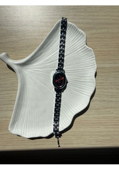 Minimal Metal Kadın Kol Saati İçi Kırmızı Altın
