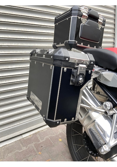 Adventurer Motosiklet Yan Çanta Seti Mat Siyah Kaplama Sticker Etiket Modeli