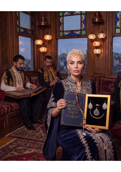 Özel Tasarım Kitap Kutulu Kadın Bakır Takı Seti Ve Tesbih Kombini - Kolye Küpe Bileklik Yüzük 5 Parça Otantik Şık Hediyelik - Doğum Günü Yıl Dönümü Anneler Günü Kadınlara Özel Gösterişli Hediye - N-00070 Özel Tasarım Kitap Kutulu Kadın Bakır Takı Seti Ve Tesbih Kombini - Kolye Küpe Bileklik Yüzük 5 Parça Otantik Şık Hediyelik - Doğum Günü Yıl Dönümü Anneler Günü Kadınlara Özel Gösterişli Hediye - N-00070