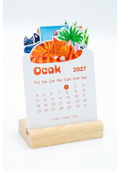 Ahşap Standlı Özel Kesim Kedi Tasarımlı 2027 Masaüstü Takvimi 8,5x12 Cm Çok Renkli