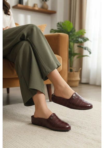 Pierre Cardin Bordo Hafif Önü Kapalı Kadın Ev Terliği Pc-55373 Z Bordo