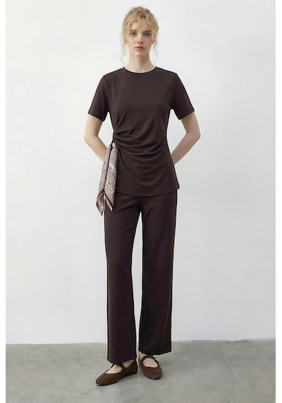 Shade Kadın Fularlı Bağlama Detaylı T-shirt Yüksek Bel Pantolon Alt-üst Takım 7630 60286041 - Kahverengi Shade Kadın Fularlı Bağlama Detaylı T-shirt Yüksek Bel Pantolon Alt-üst Takım 7630 60286041 - Kahverengi