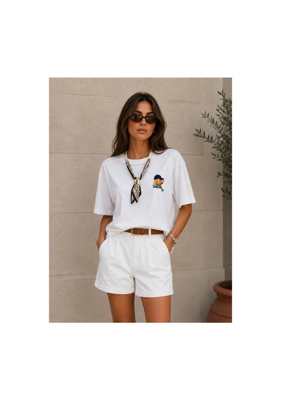 Bisou Nakışlı Kendinden Fular Detaylı Gold Aksesuarlı Premium Regular Fit Kısa Kollu Bluz- Tshirt Beyaz