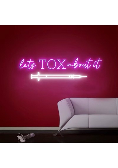 Lets Tox About İt Yazılı Ve Şekilli Neon Tabela Pembe