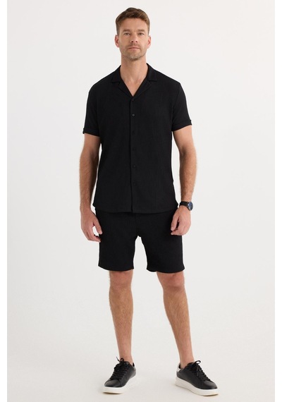 Tudors Erkek Slim Fit Dar Kesim Apaş Yaka Beli Bağcıklı Siyah Gömlek Şort Takım-37571 Siyah Tudors Erkek Slim Fit Dar Kesim Apaş Yaka Beli Bağcıklı Siyah Gömlek Şort Takım-37571 Siyah