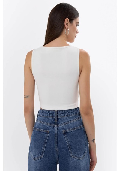 Hiccup Düz Renkli Fitilli Ön Kıvrık Crop Top Beyaz