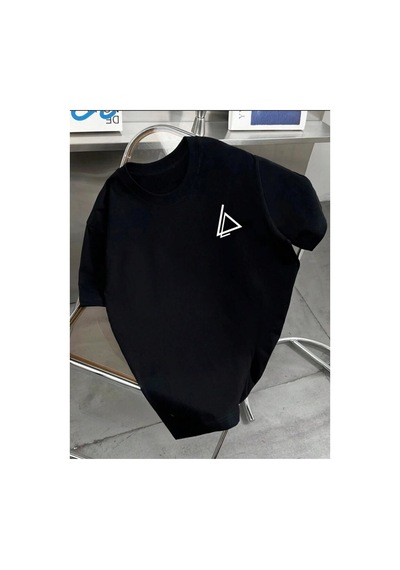 Medinenur Göğüs Üçgen Baskılı Basic T-shirt Siyah