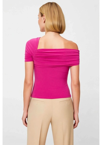 Benerly Kadın Bluz Slim Fit Asimetrik Yaka Tek Kısa Kol Örme Kumaş Büzgül Fuşya