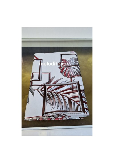 Gümüş Simli Parlak Yanardöner Üç Boyutlu Çerçeve Yaprak Desen Kumaş Astarlı Lüks Pvc Muşamba Masa Örtüsü Bordo Gümüş Simli Parlak Yanardöner Üç Boyutlu Çerçeve Yaprak Desen Kumaş Astarlı Lüks Pvc Muşamba Masa Örtüsü Bordo
