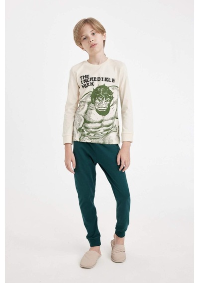 DeFacto Erkek Çocuk Pijama Takım Marvel Uzun Kollu Üst Beli Lastikli Uzun Alt D4366A824WNER42 DeFacto Erkek Çocuk Pijama Takım Marvel Uzun Kollu Üst Beli Lastikli Uzun Alt D4366A824WNER42