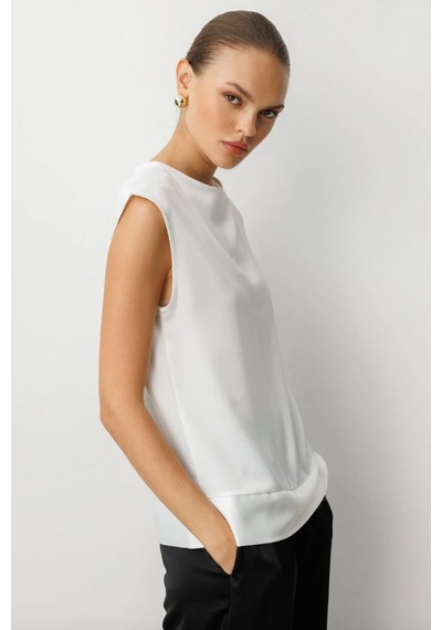 Mizalle Kolsuz Basic Saten Beyaz Bluz