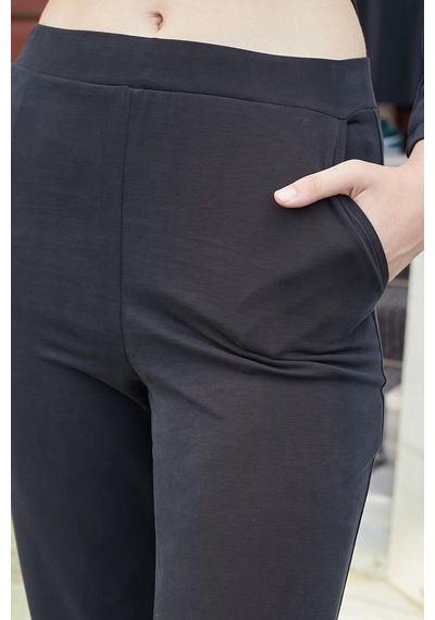 JUMENT Kadın Esnek Modal Kumaş Yüksek Bel Cepli Bacak Kısmı Rahat Kesim Dar Paça Pantolon-siyah JUMENT Kadın Esnek Modal Kumaş Yüksek Bel Cepli Bacak Kısmı Rahat Kesim Dar Paça Pantolon-siyah