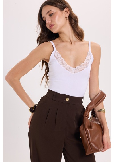 Tudors Kadın Slim Fit Dar Kesim Kolsuz V Yaka Dantel Detaylı Pamuklu Likralı Beyaz Crop-51072
