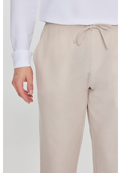 Erkek Bej Pamuklu Standart Fit Normal Kesim Beli Lastikli Diagonal Desenli Örme Pantolon Bej