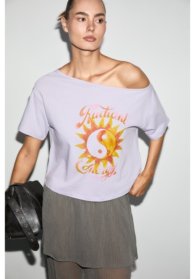 Grımelange Qaly Kadın Kayık Yaka Tek Omuz Kısa Kol Ön Ve Arka Baskı Detaylı Relaxed Lila T-shirt Grımelange Qaly Kadın Kayık Yaka Tek Omuz Kısa Kol Ön Ve Arka Baskı Detaylı Relaxed Lila T-shirt