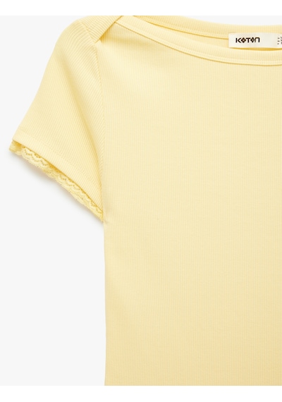 Koton Pamuklu Slim Fit Dantel Detaylı Kısa Kollu Kayık Yaka Tişört Sarı 6sak50505ek