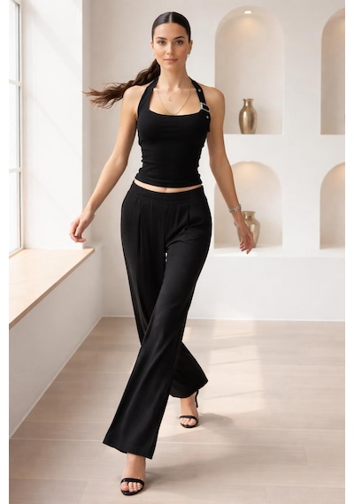 Halter Yaka Demir Toka Detaylı Crop Top Body Siyah
